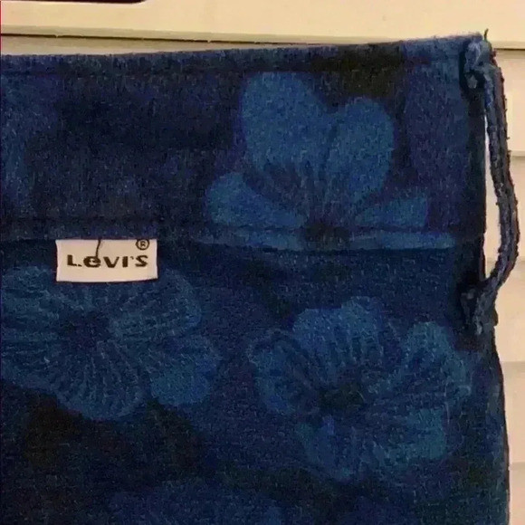 Levi’s Blue Short - Picture 4 of 4